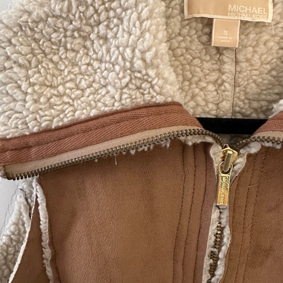 MICHAEL Michael Kors Tan Sherpa-Lined Vest - Picture 4 of 6